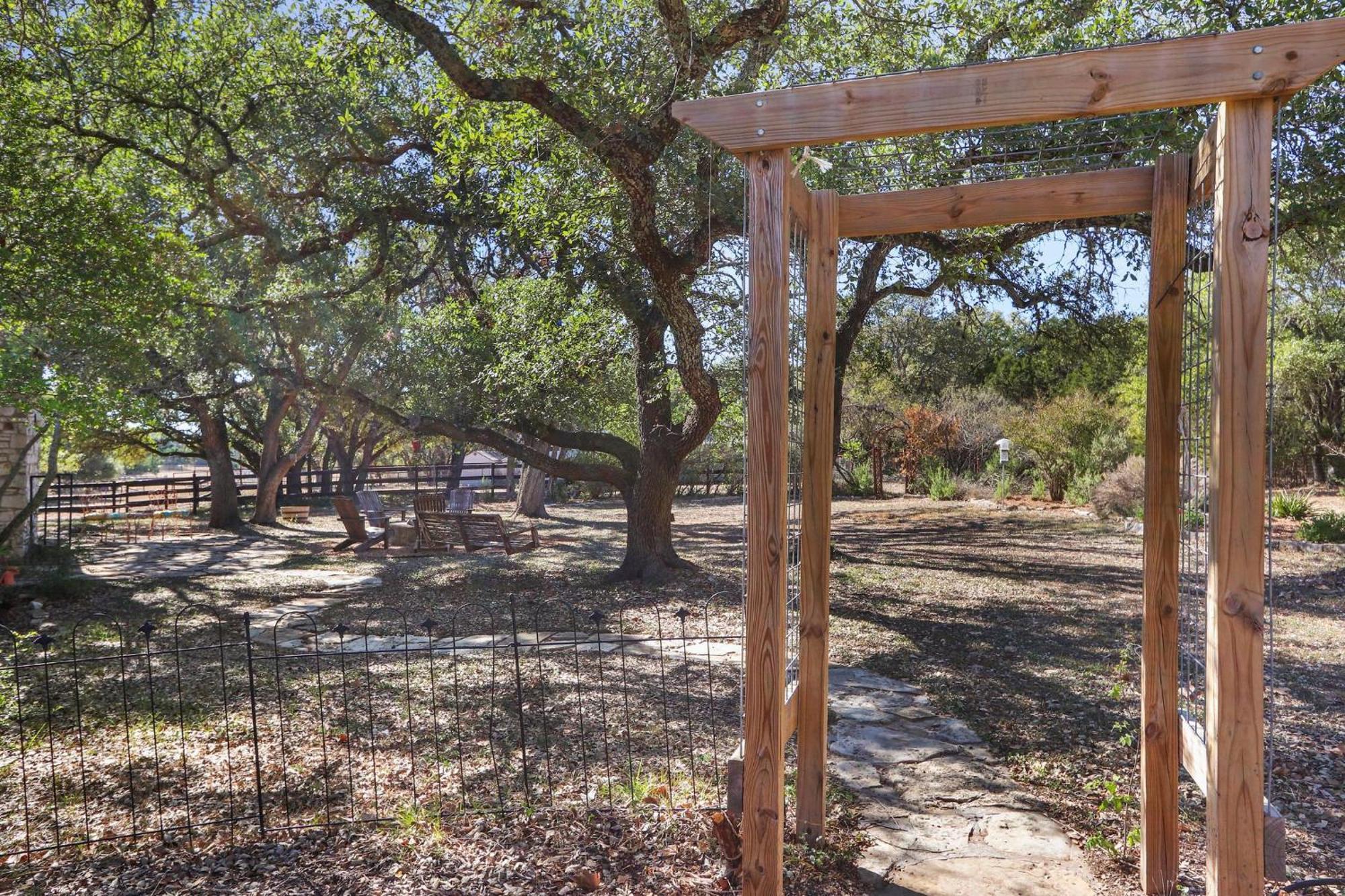 Red Donkey Cottage Wimberley Εξωτερικό φωτογραφία